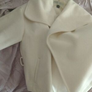 Elegant Cream Cape with Soft Wool Texture